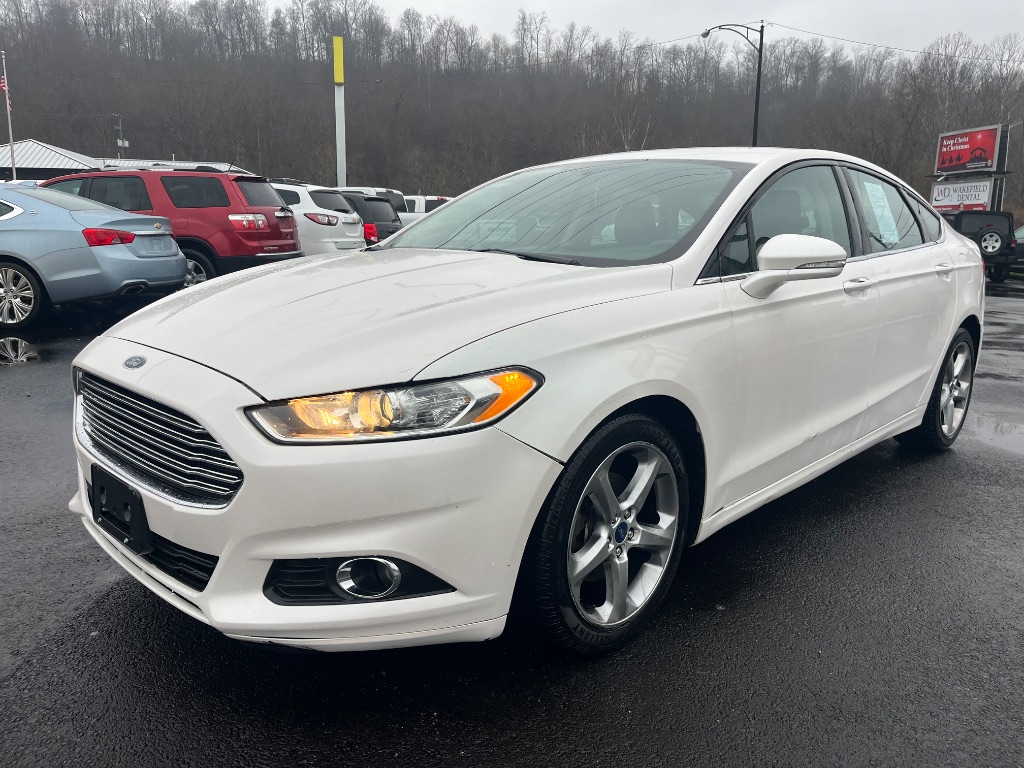 2016 Ford Fusion SE's photo