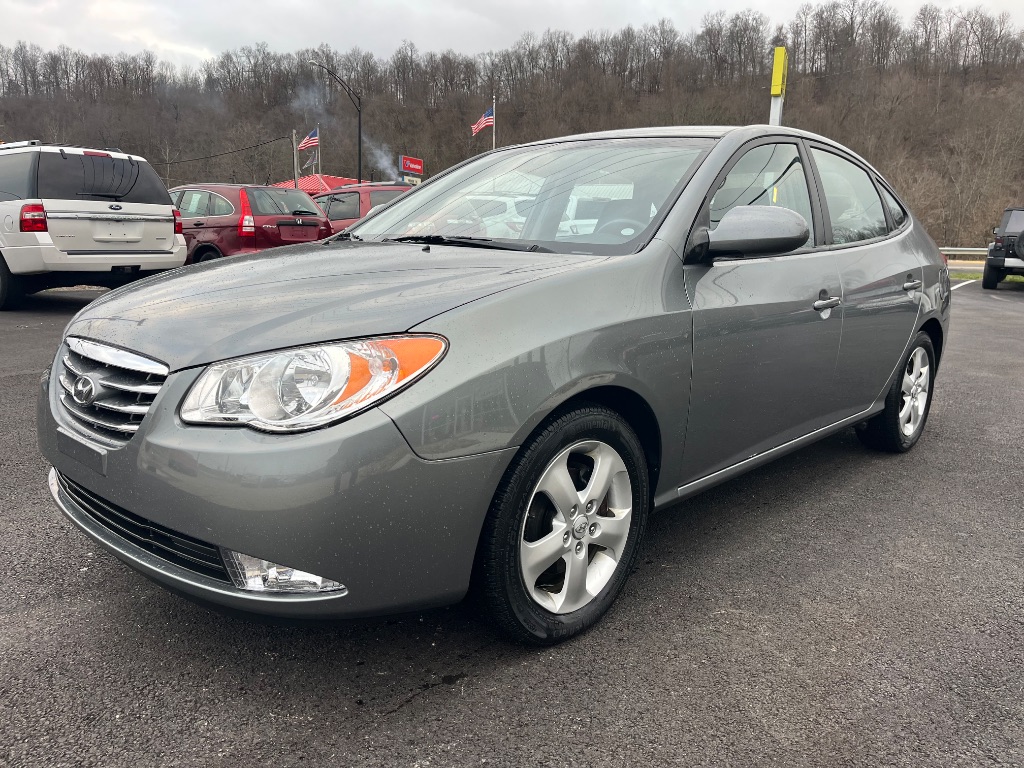 2010 Hyundai Elantra SE's photo