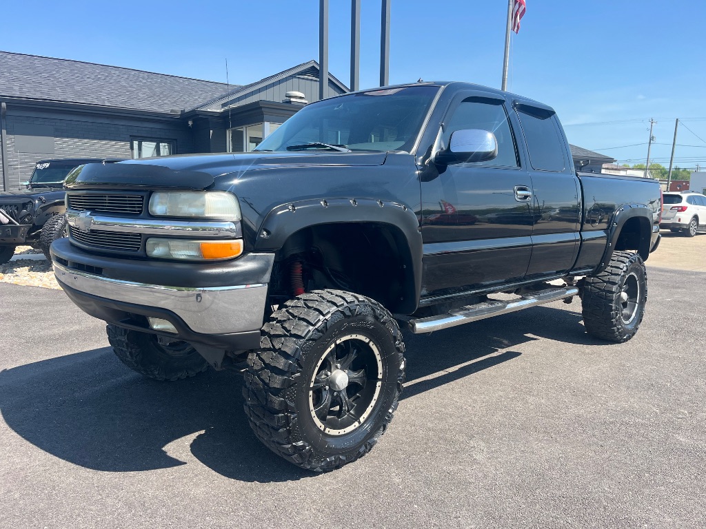 2001 Chevrolet Silverado 1500 1500 4WD Extended Cab SWB LT's photo