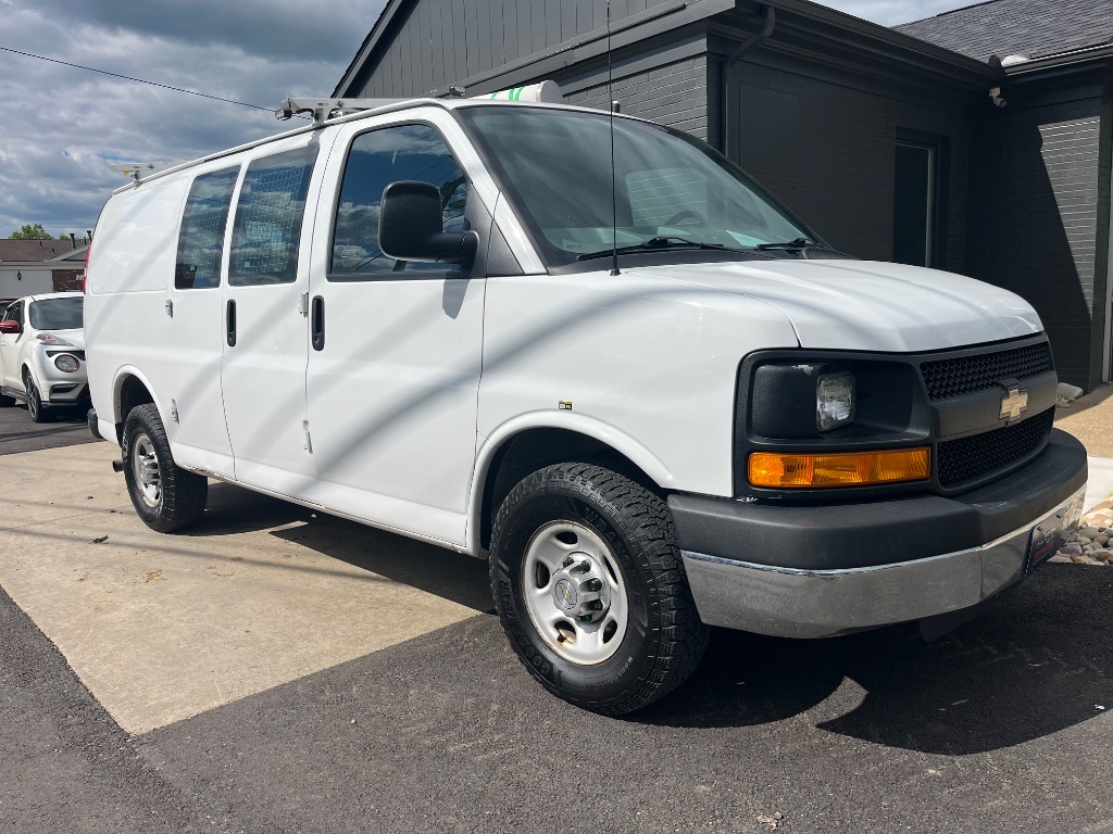 2014 Chevrolet Express 2500 Work Van HD's photo