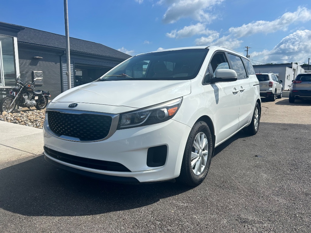 2016 Kia Sedona LX's photo