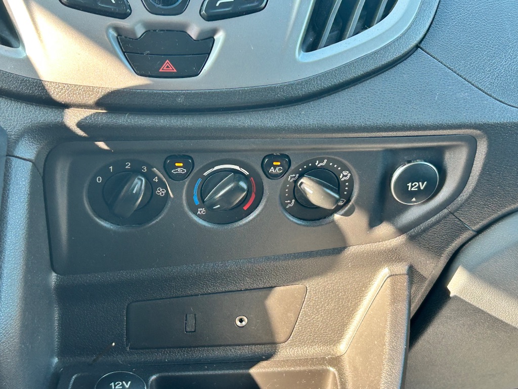 2015 Ford Transit XLT - Photo 14