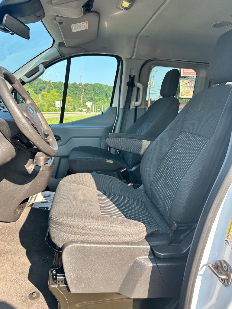 2015 Ford Transit XLT - Photo 9