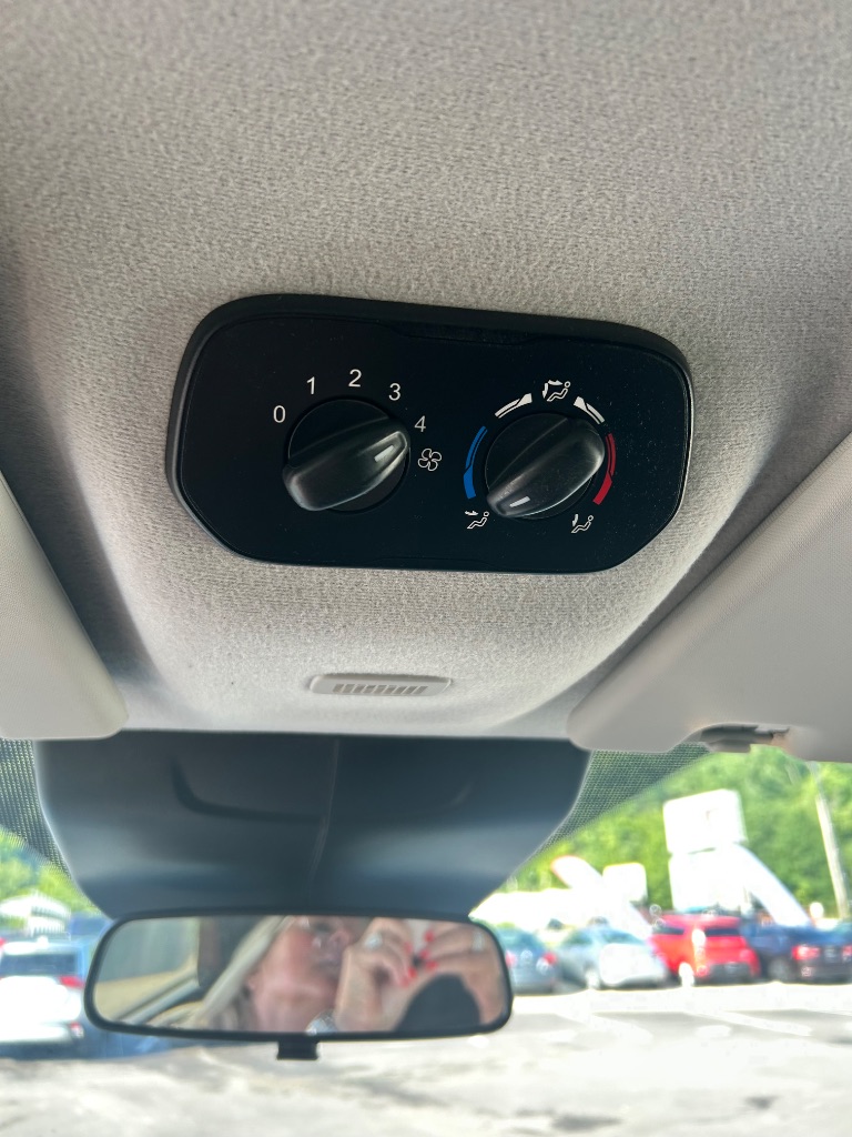 2017 Ford Transit Wagon XLT - Photo 12