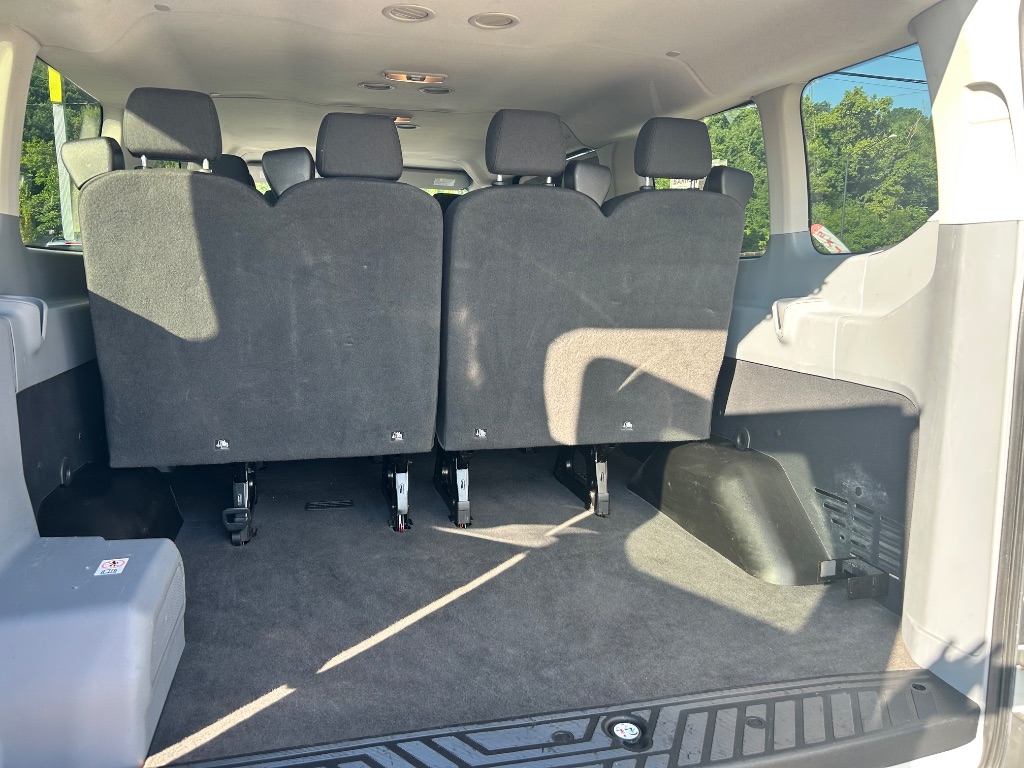 2017 Ford Transit Wagon XLT - Photo 6
