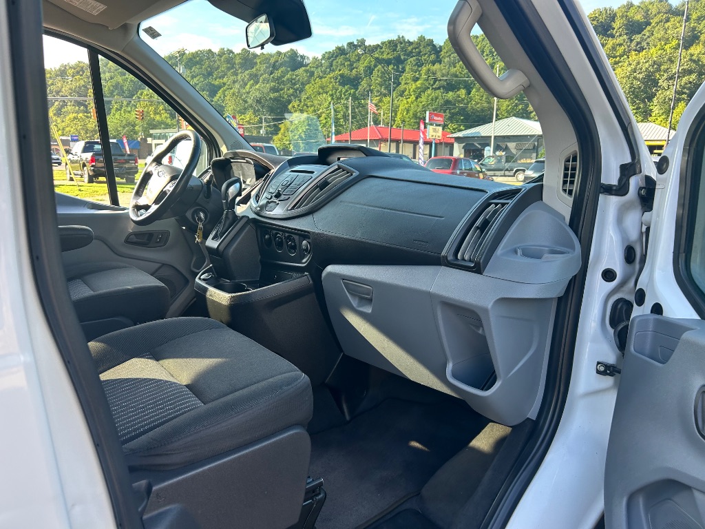 2017 Ford Transit Wagon XLT - Photo 9